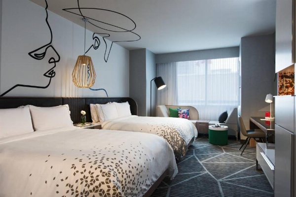 Renaissance by Marriott Montreal Downtown Hotel image 13