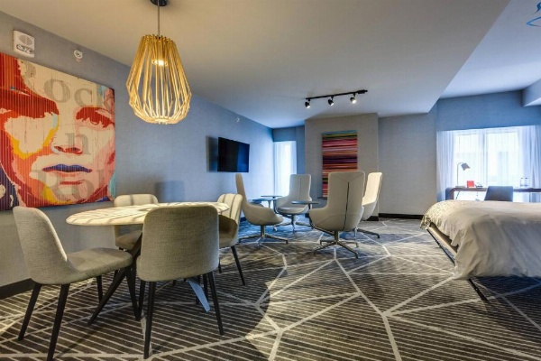 Renaissance by Marriott Montreal Downtown Hotel image 14