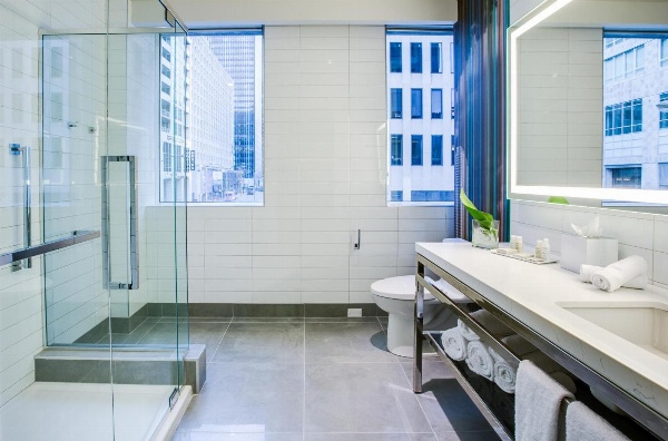 Renaissance by Marriott Montreal Downtown Hotel image 2