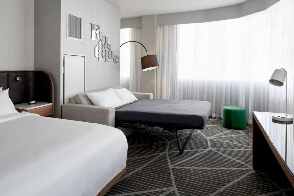 Renaissance by Marriott Montreal Downtown Hotel image 22