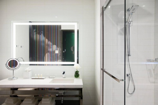 Renaissance by Marriott Montreal Downtown Hotel image 23