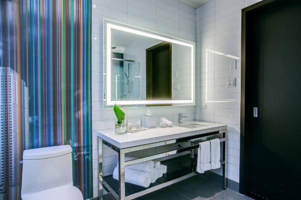 Renaissance by Marriott Montreal Downtown Hotel image 25
