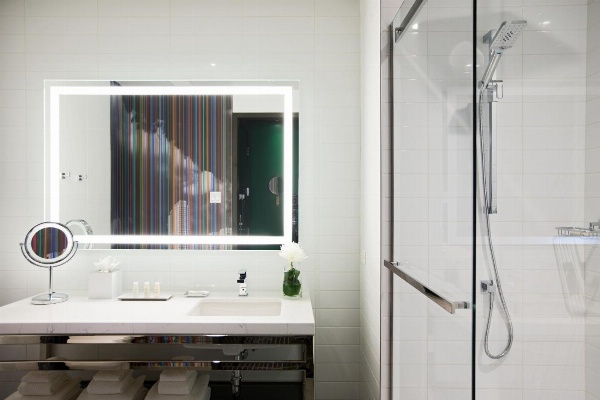 Renaissance by Marriott Montreal Downtown Hotel image 3