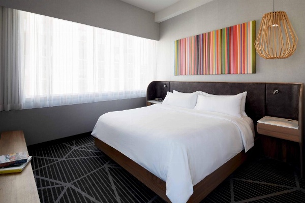 Renaissance by Marriott Montreal Downtown Hotel image 5