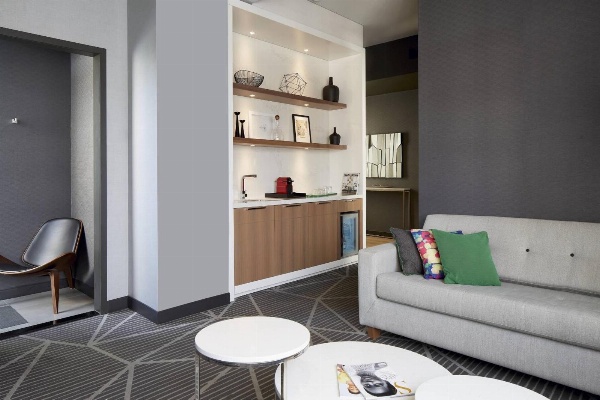 Renaissance by Marriott Montreal Downtown Hotel image 6