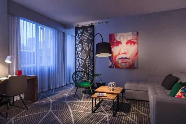 Renaissance by Marriott Montreal Downtown Hotel image 7
